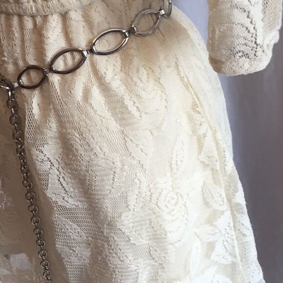 Cream colored dress with lace overlay in size s - Picture 5 of 8